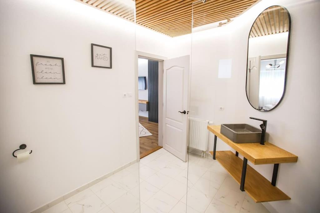 Kassa Villa Bran  Buitenkant foto