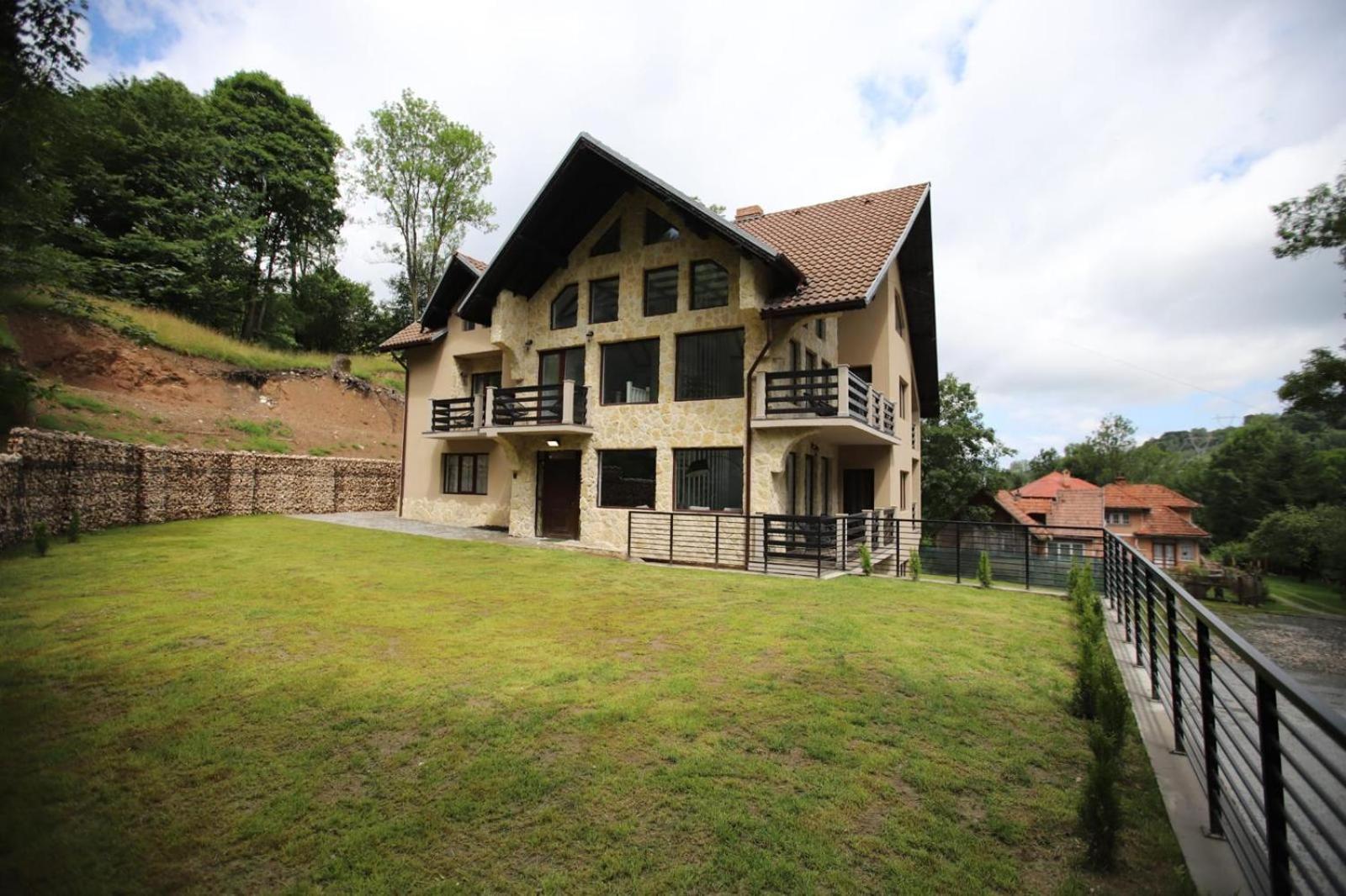 Kassa Villa Bran  Buitenkant foto