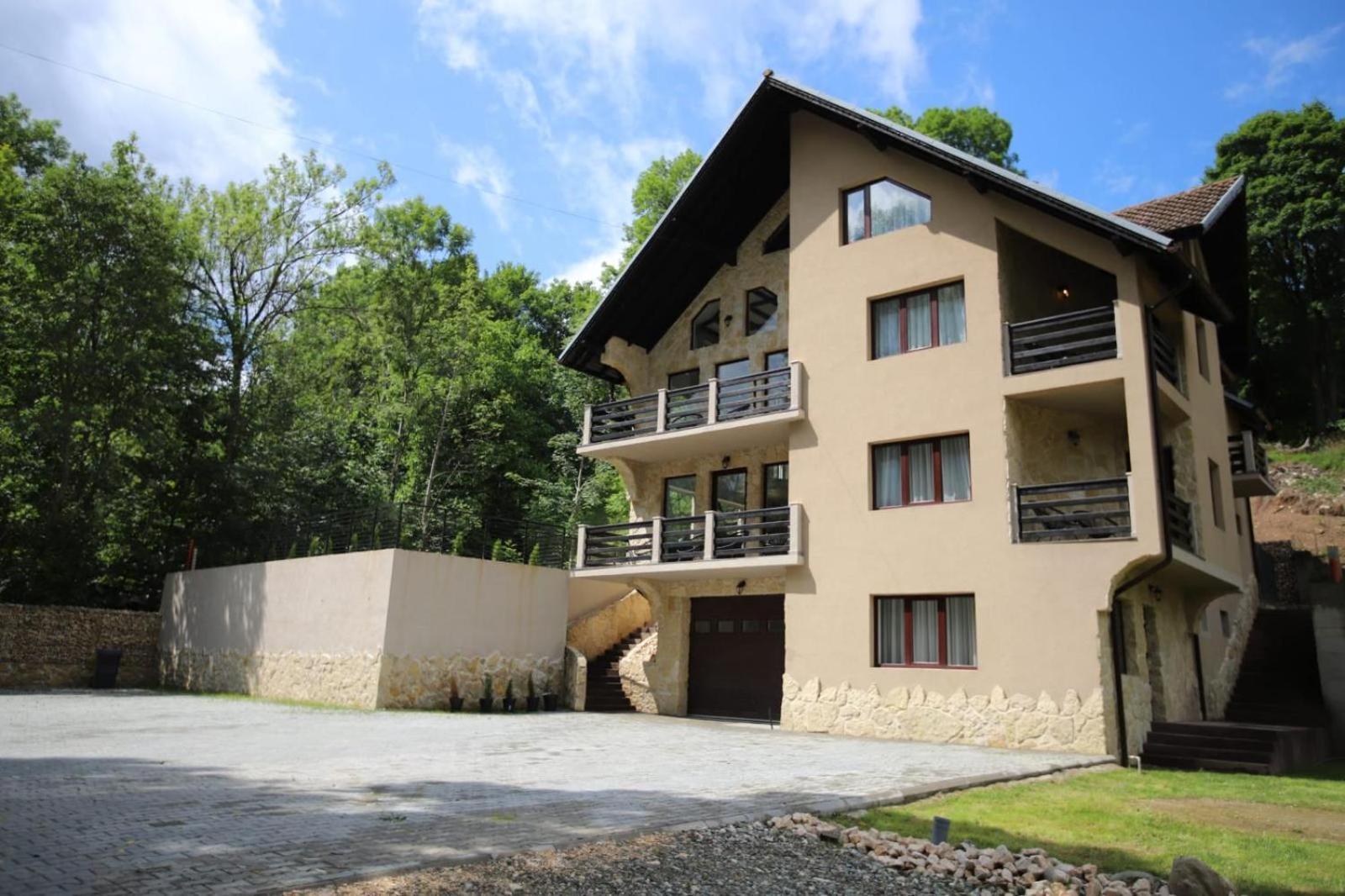 Kassa Villa Bran  Buitenkant foto